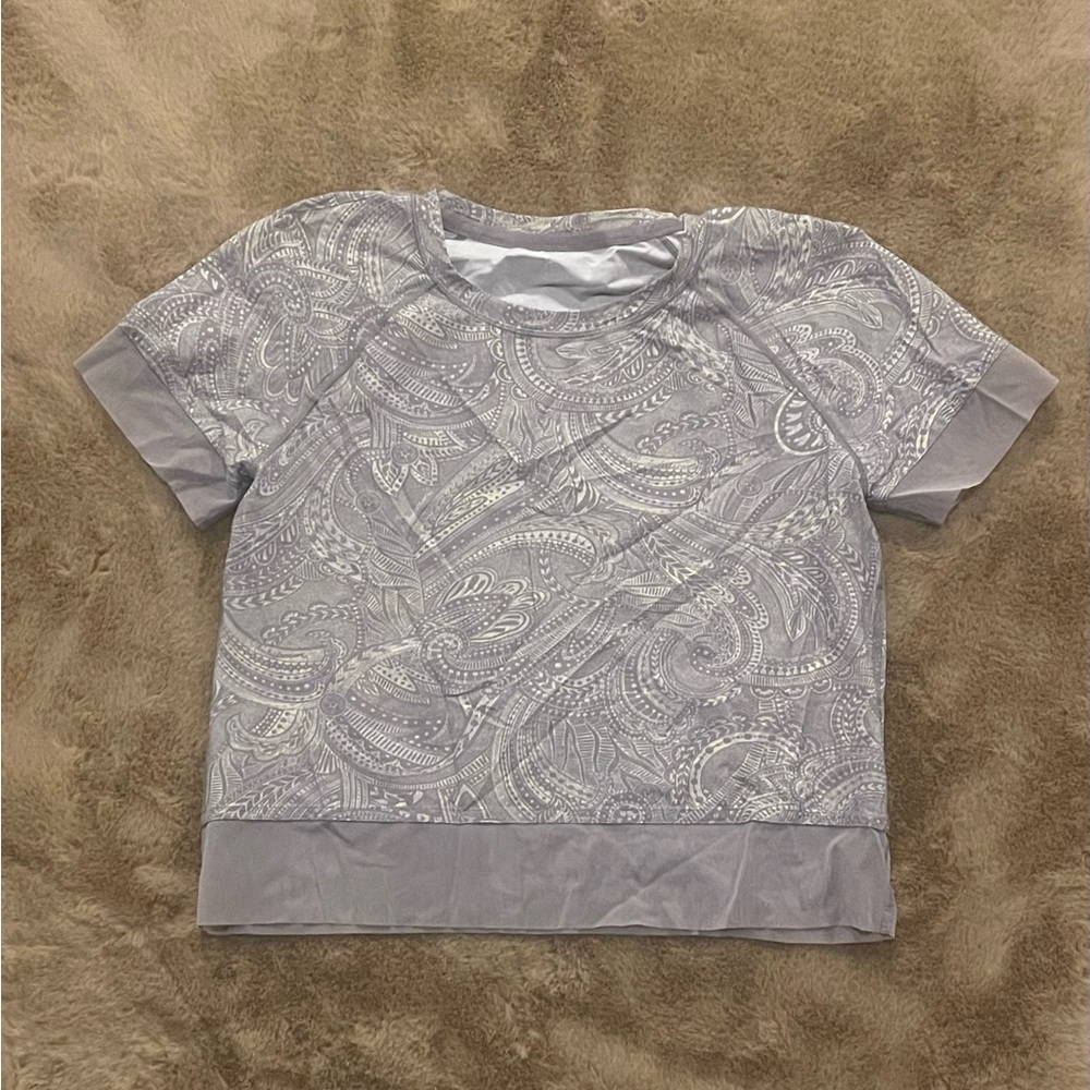 LULULEMON STRIPE IN STRIDE SHORT SLEEVE PAISLEY GREY GRAY SHIRT SIZE 6 SMALL (?)